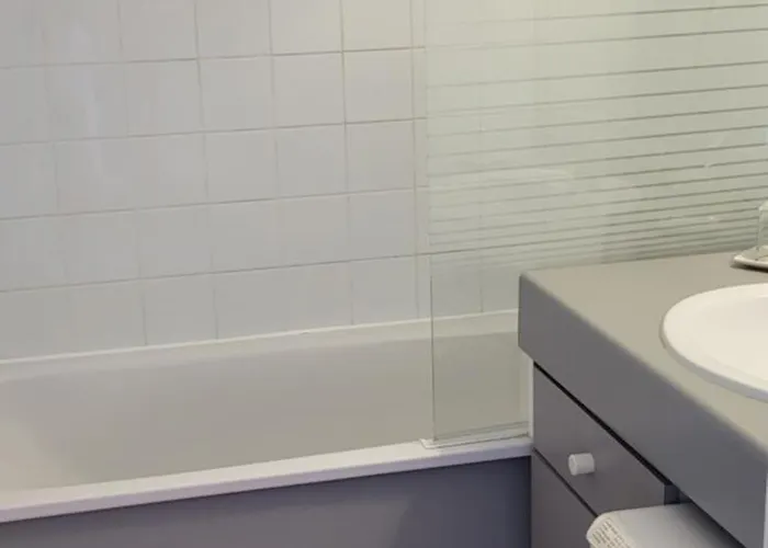 Vue - 1 Piece - Entier Pour 4 Personnes *